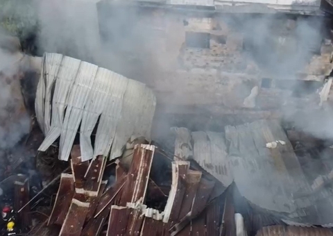 Incêndio de Grandes Proporções Causa Perda Total em Galpão na Zona Sul de Manaus