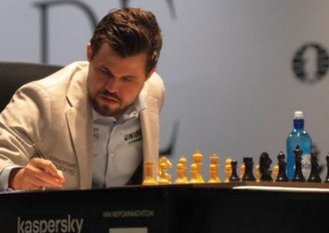 Magnus Carlsen acusa rival de trapaça e dobra a aposta em escândalo do  xadrez