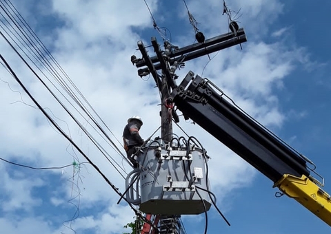 Cinco bairros de Manaus tiveram fornecimento de energia interrompido em 17 de janeiro de 2023 para manutenção da rede