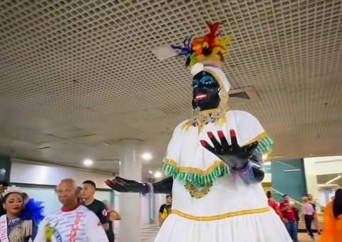 Chegada da Kamélia abre oficialmente o Carnaval de Manaus com festa no Olímpico Clube