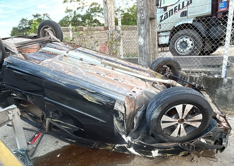 Veículo Capota na Avenida das Torres em Manaus Após Tentativa de Desvio