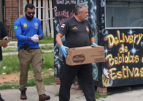 Feto é encontrado dentro de caixa de papelão no lixo em Manaus, chocando moradores
