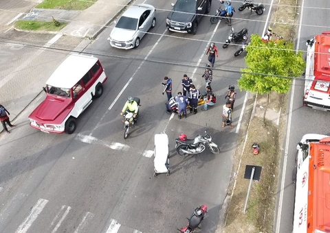 Acidente com Motocicletas na Cosme Ferreira Deixa Feridos em Manaus