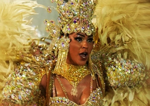 Mocidade Independente de Aparecida Faz Desfile Impecável Sobre Riquezas de Novo Airão no Sambódromo de Manaus