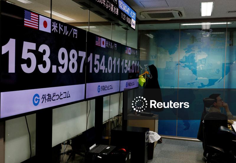 Ministra das Finanças do Japão sinaliza maior vigilância sobre fraqueza do iene