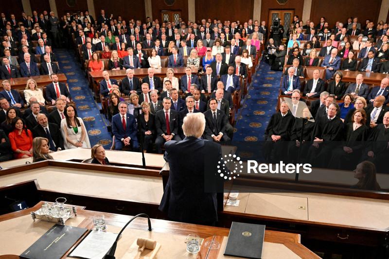 Trump se vangloria de rali do mercado de ações e promete contribuições de US$ 1.000 para planos de aposentadoria