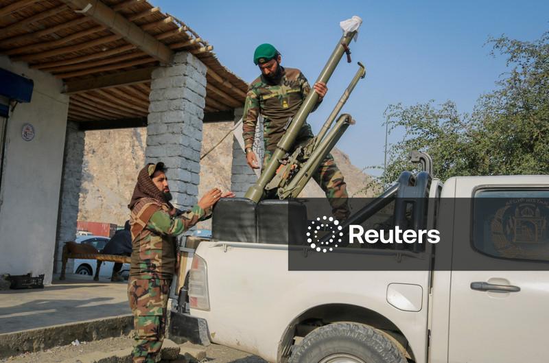 Talibãs afegãos estão abertos a negociar após bombardeios do Paquistão