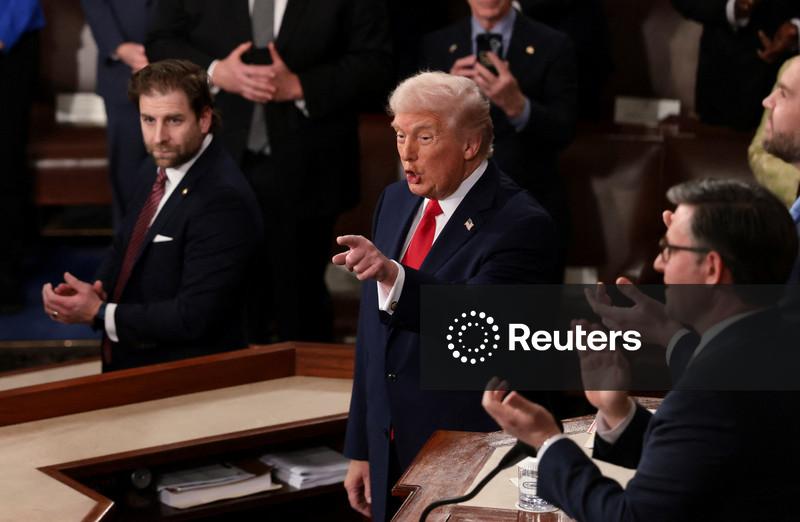 No discurso do Estado da União de Trump, juízes da Suprema Corte ficam no centro das atenções