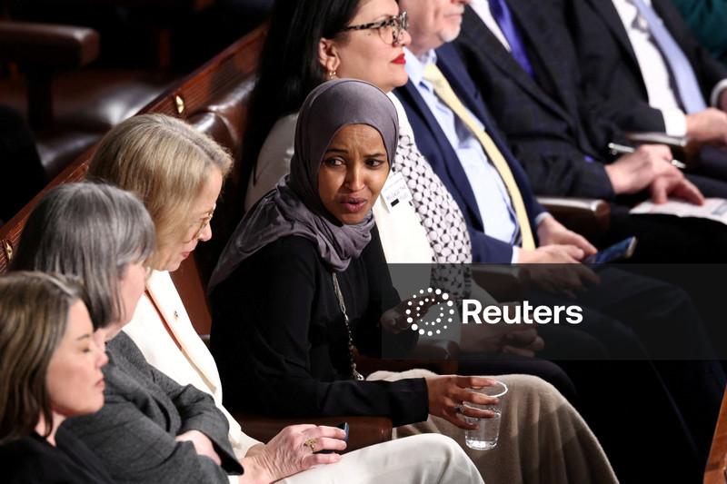 Trump diz que deputadas muçulmanas Omar e Tlaib devem ser expulsas dos EUA após conflito durante discurso