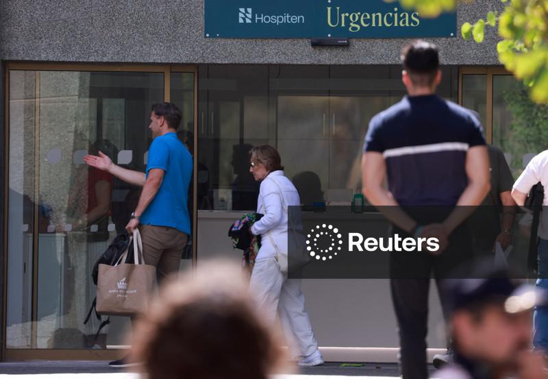 Rei Harald da Noruega está estável no hospital em Tenerife, mas precisa de monitoramento constante, diz médico