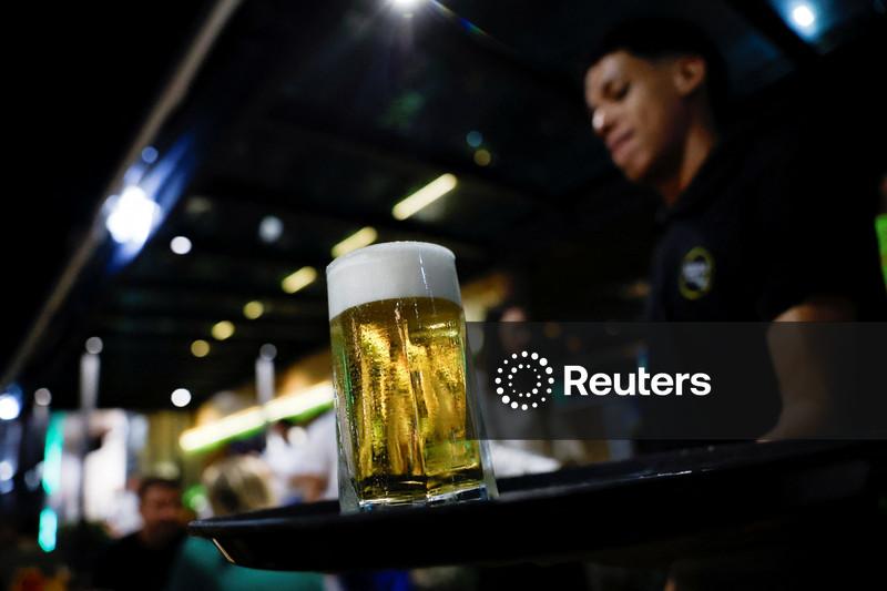 Confiança de serviços no Brasil recua em fevereiro após 3 meses de altas, diz FGV