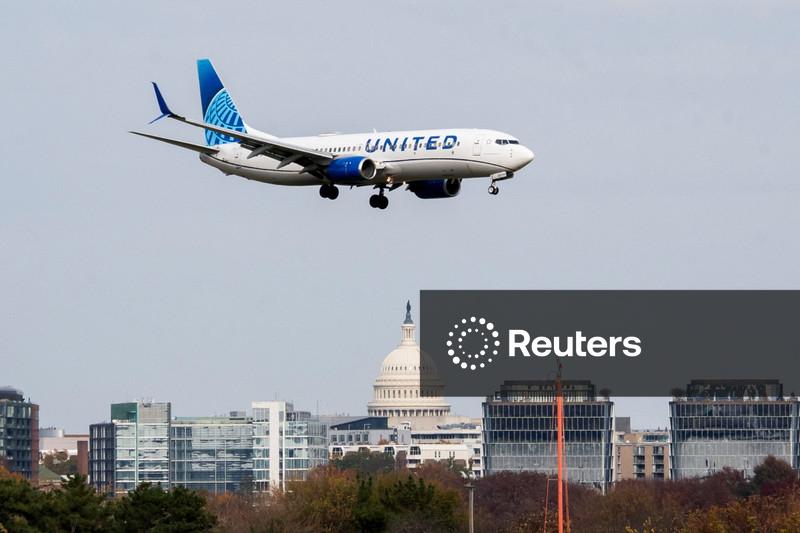 United Airlines reduzirá mais voos, prevê petróleo acima de US$100 até 2027