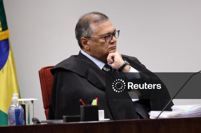 Dino estende decisão anterior e suspende quebra de sigilos de filho de Lula na CPMI do INSS