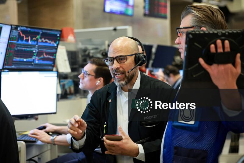 Wall St sobe com impulso de tecnologia; investidores avaliam conflito no Oriente Médio