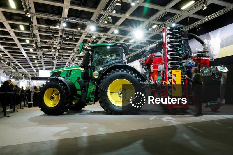 Trump diz que quer que Deere e Caterpillar reduzam custos dos tratores para agricultores