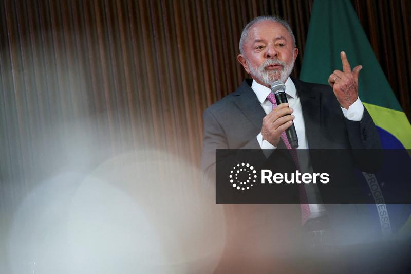 Em reunião ministerial, Lula acusa Flávio de querer entregar Brasil para os EUA, diz Gleisi
