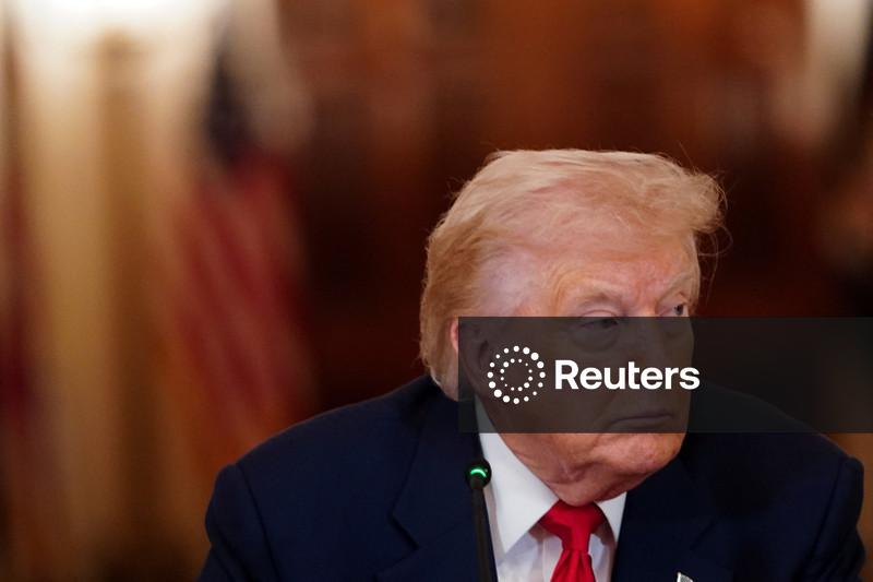 Trump diz que EUA abrem mão de certas sanções relacionadas ao petróleo para garantir fornecimento