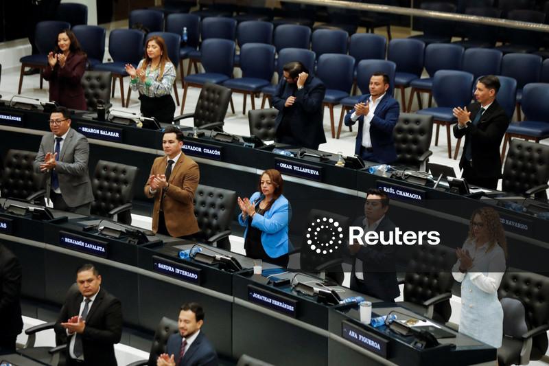 El Salvador reforma a Constituição para permitir penas de prisão perpétua