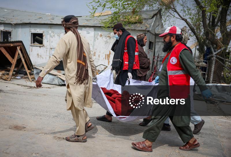 Governo afegão diz que ataque aéreo paquistanês matou mais de 400 em hospital de Cabul; Paquistão nega