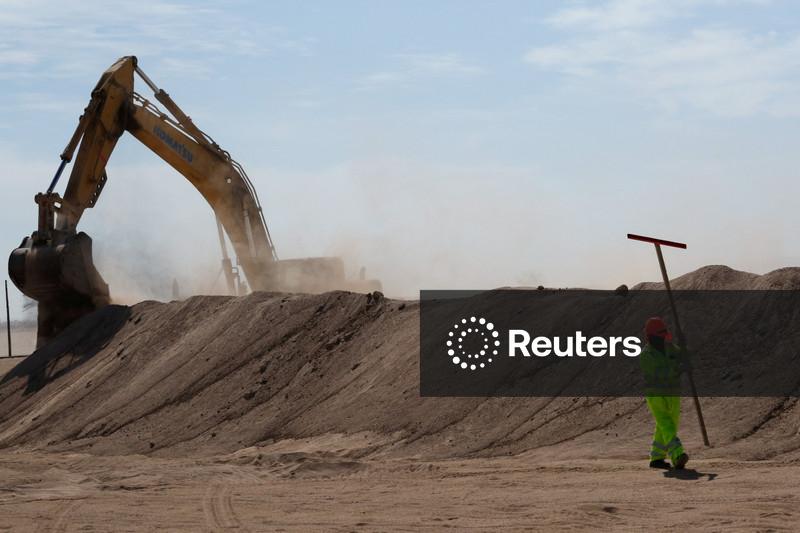 Chile inicia escavação de valas anti-imigração na fronteira com Peru