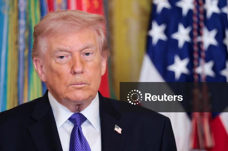 Trump afirma que é “tarde demais” para negociações com Irã