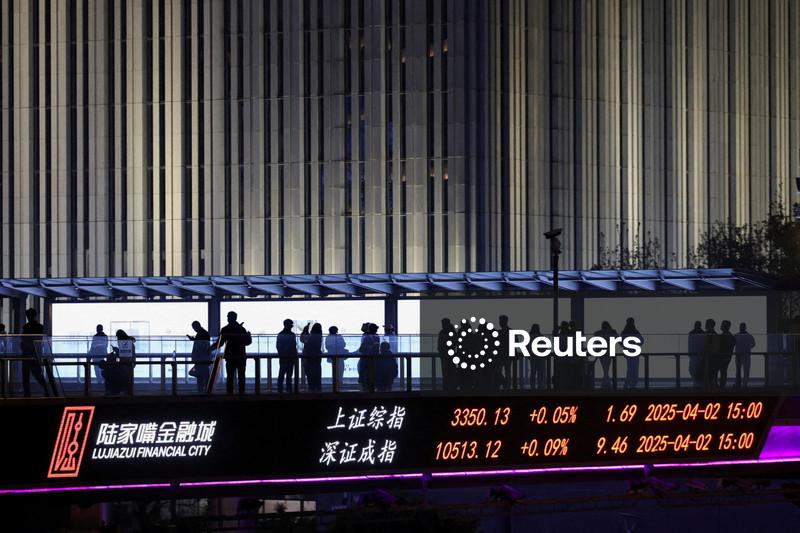 Índice de Xangai cai brevemente abaixo de 4.000 com escalada do conflito no Oriente Médio