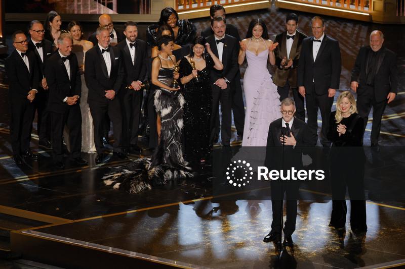 Triunfo da Warner Bros no Oscar é momento agridoce enquanto acordo com Paramount se aproxima