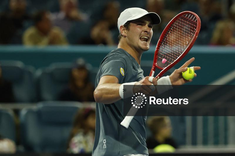 Alcaraz vence João Fonseca por duplo 6-4 e avança em Miami