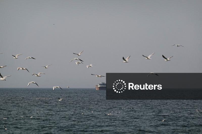 Irã promete atacar qualquer navio que tente passar pelo Estreito de Ormuz