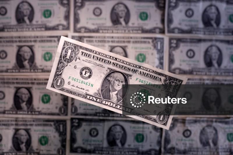 Dólar à vista fecha em baixa de 0,88%, a R$5,2414 na venda