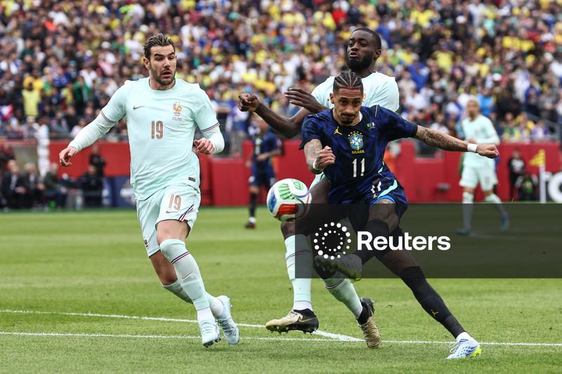 Raphinha e Wesley são cortados e desfalcam Brasil contra a Croácia