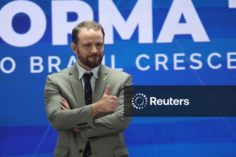 Governo propõe a Estados subvenção para diesel e avalia corte tributário para biodiesel, diz Durigan