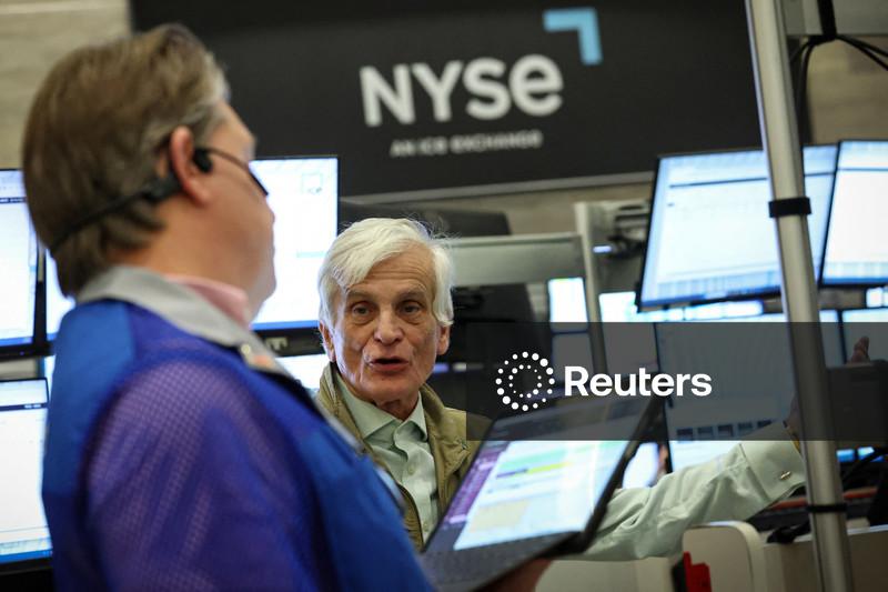 Wall Street fecha em baixa após Fed manter taxas inalteradas