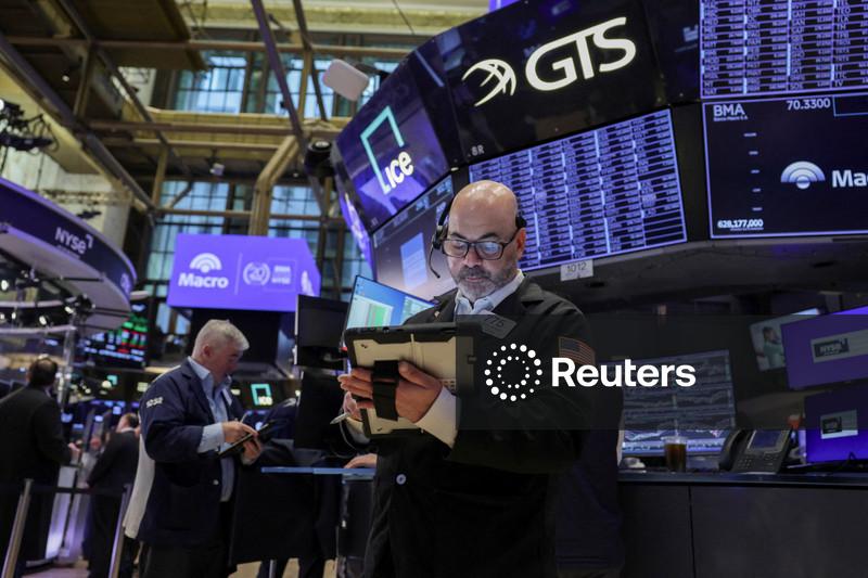 S&P e Nasdaq caem e Dow tem leve alta enquanto investidores avaliam perspectivas de guerra contra o Irã