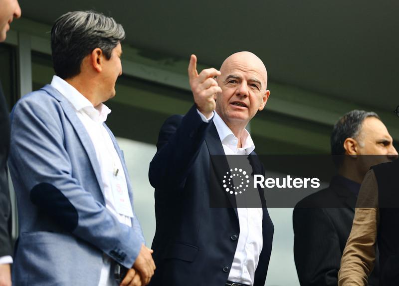 Presidente da Fifa promete apoio da entidade para Irã jogar Copa do Mundo