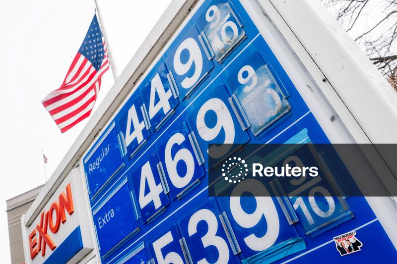 Analistas dizem preços altos dos combustíveis permanecerão por muito tempo nos EUA; Trump aposta que eles estão errados