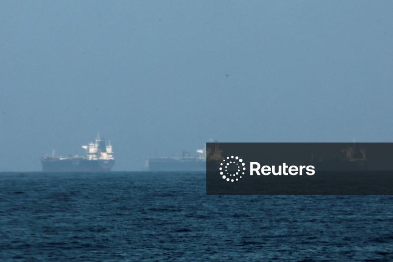 Fechamento do Estreito de Ormuz piora após EUA atingirem navio de guerra iraniano; petroleiros ficam presos pelo quinto dia seguido