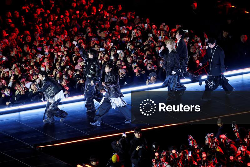 Grupo de Kpop BTS fecha centro de Seul para show de retorno