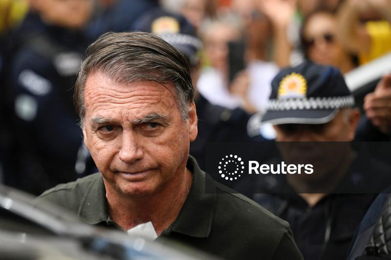 Bolsonaro teve piora em função renal e inflamação e não há previsão de alta da UTI, diz boletim médico