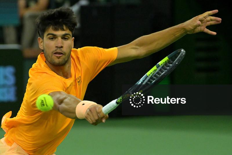 Alcaraz vence e enfrentará Medvedev na semifinal em Indian Wells