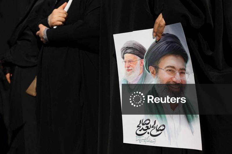 Novo líder supremo do Irã sofreu ferimentos leves, mas continua ativo, diz autoridade iraniana à Reuters