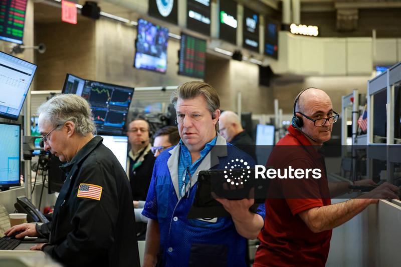 Wall Street sobe após Trump adiar ataques a usinas de energia do Irã