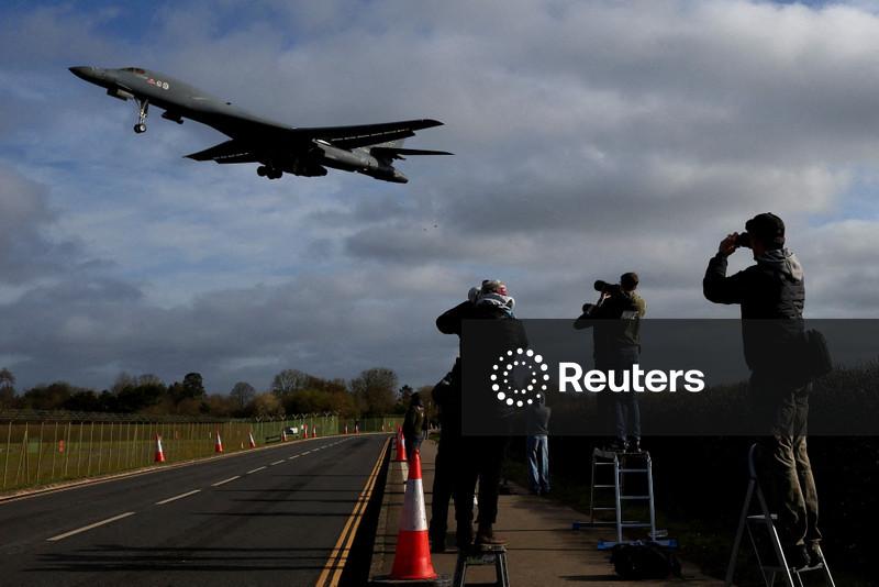 Reino Unido aprova uso de bases britânicas pelos EUA para atacar locais de mísseis do Irã que têm como alvo navios