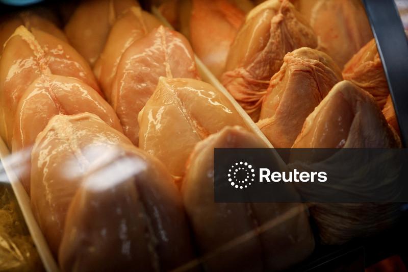 Exportação de carne de frango do Brasil deve crescer em março apesar de guerra, diz ABPA