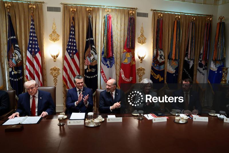 Trump sugere que Irã deixe 10 petroleiros passarem pelo Estreito de Ormuz