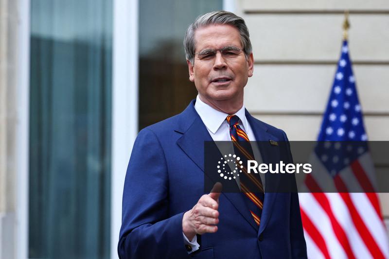 EUA emitem isenção de sanções por 30 dias para a venda de petróleo iraniano no mar