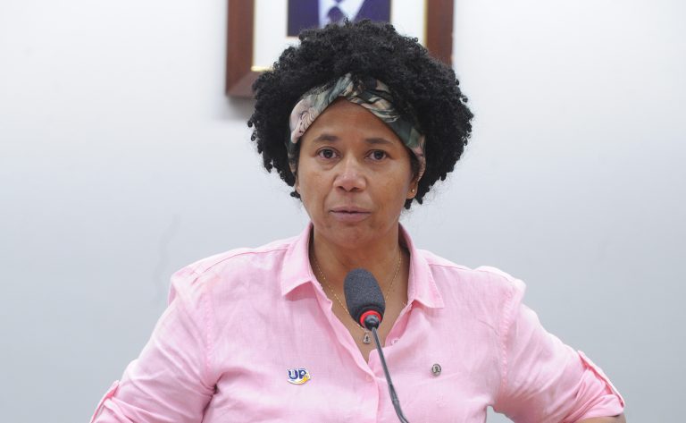 Comissão aprova prioridade absoluta para processos judiciais de pacientes com câncer