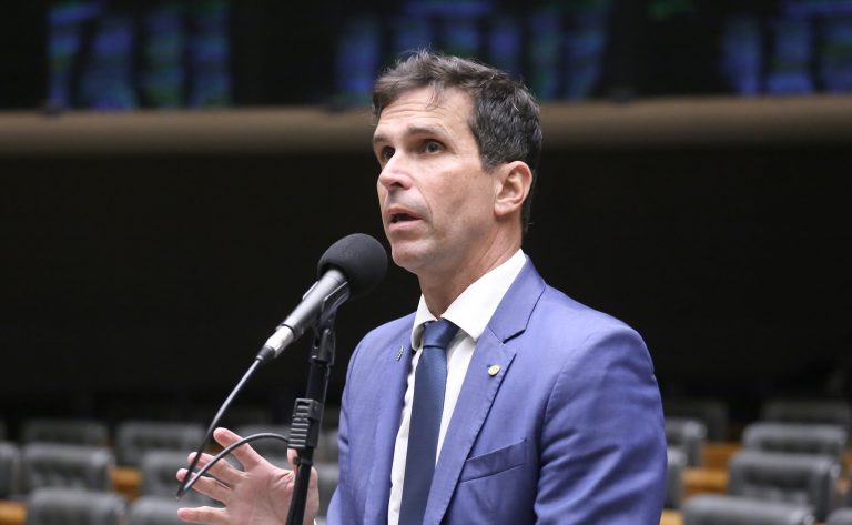 Comissão debate primeiro contrato com jovens atletas; participe