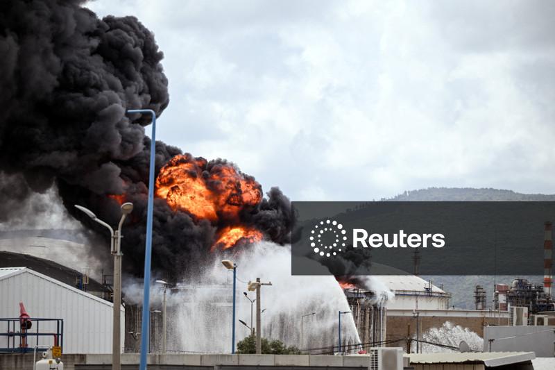 Irã chama propostas de paz dos EUA de "irrealistas"; petróleo sobe em meio a novos ataques com mísseis