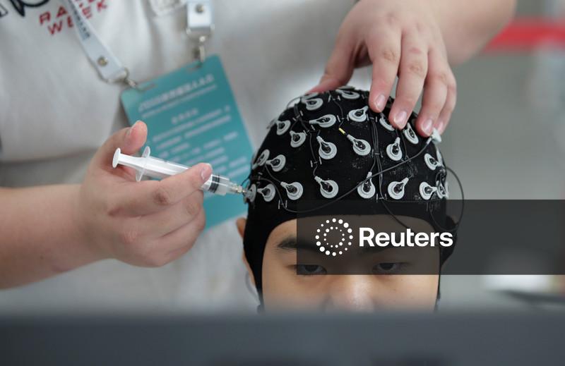 China aprova pela 1ª vez no mundo dispositivo médico com interface cérebro-computador